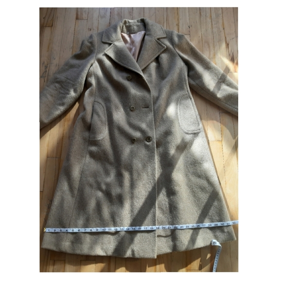 Perfect timeless camel sand trench coat - Picture 5 of 9